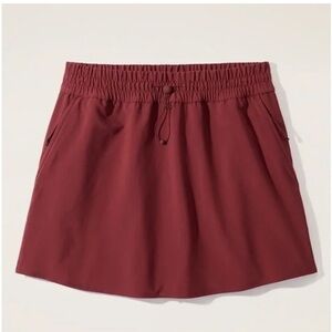 NWT Athleta Dawn High Rise 15" Skirt Redwood Sz M